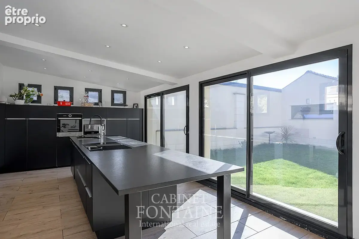 Propriété contemporaine + terrain de près d'1 hectare et installations équestres - photo 4