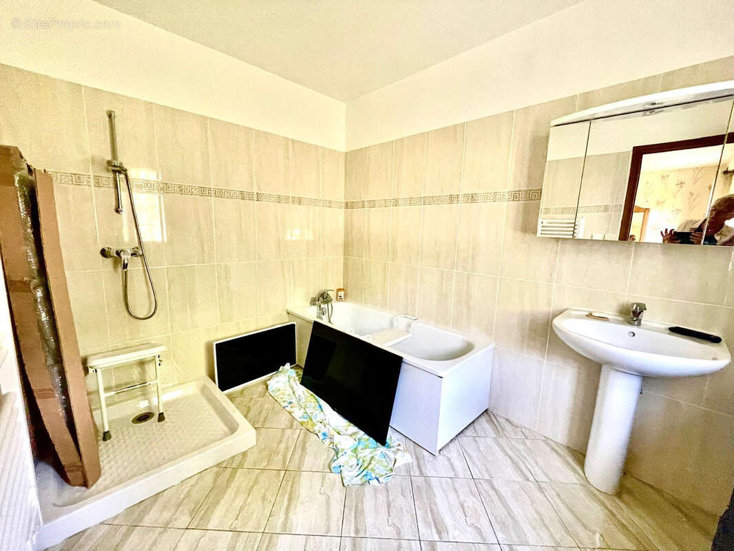 Maison à CRECY-LA-CHAPELLE