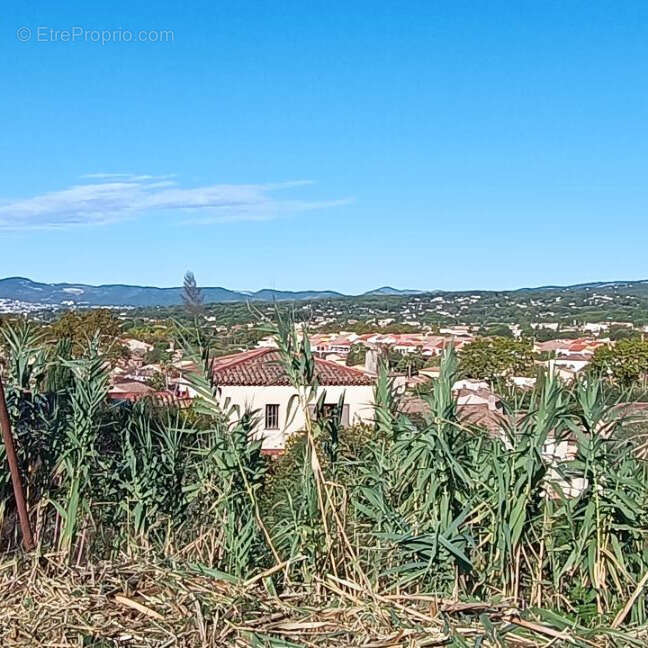 Terrain à SAINT-CYR-SUR-MER