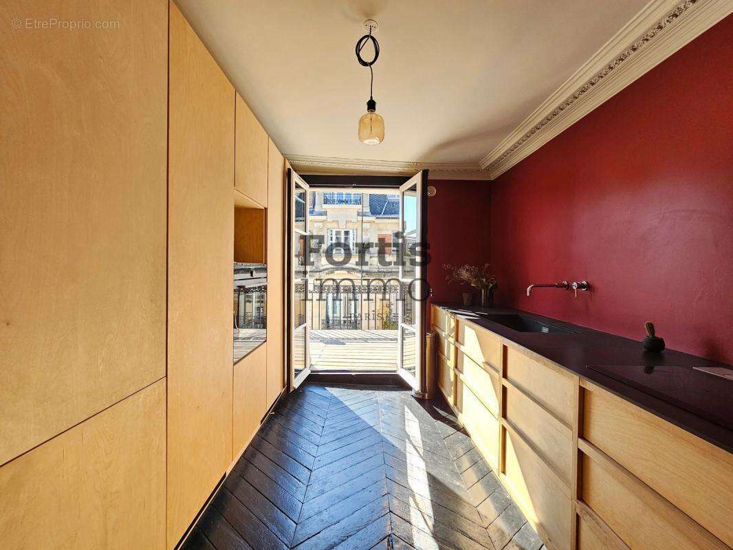 Appartement à PARIS-10E