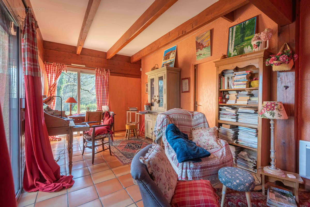 Proche commerces - maison 5 chambres - 250 m2 - sur 7.55 ha - photo 8