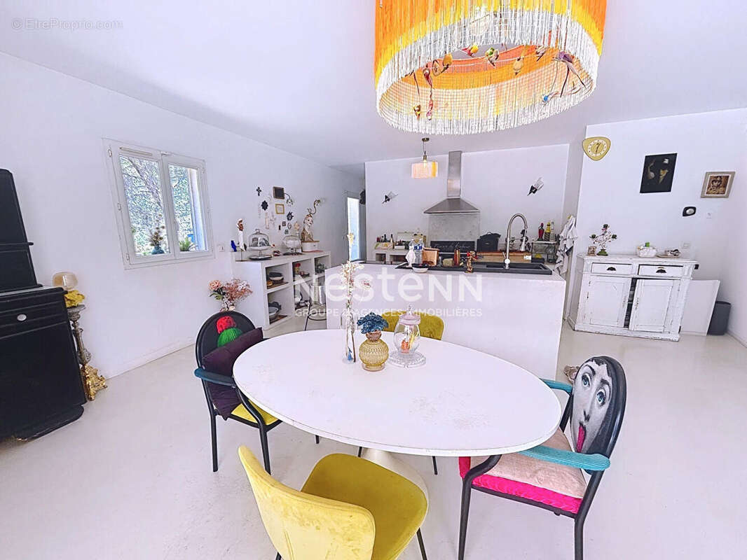 Maison , familiale avec piscine et beaux volumes située à Ventabren . - photo 12