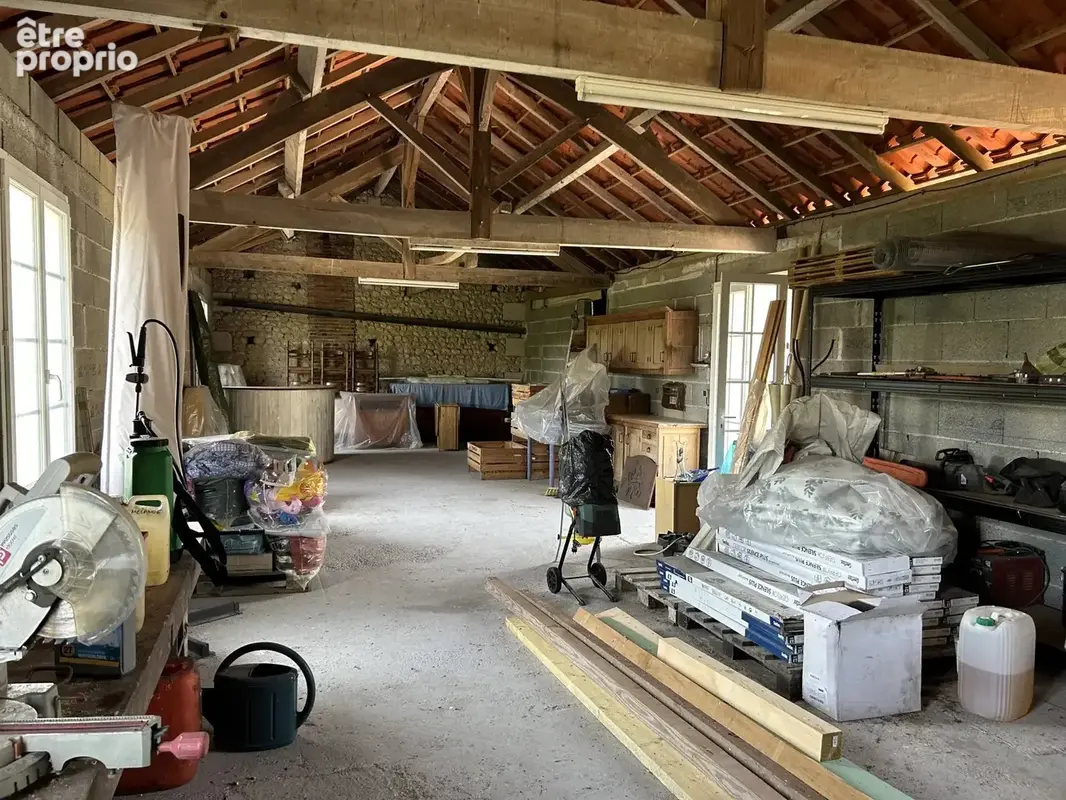 Maison rénové de 4 chambres avec garage pour 3 voitures, dépendances sur 1,3 ha - photo 14