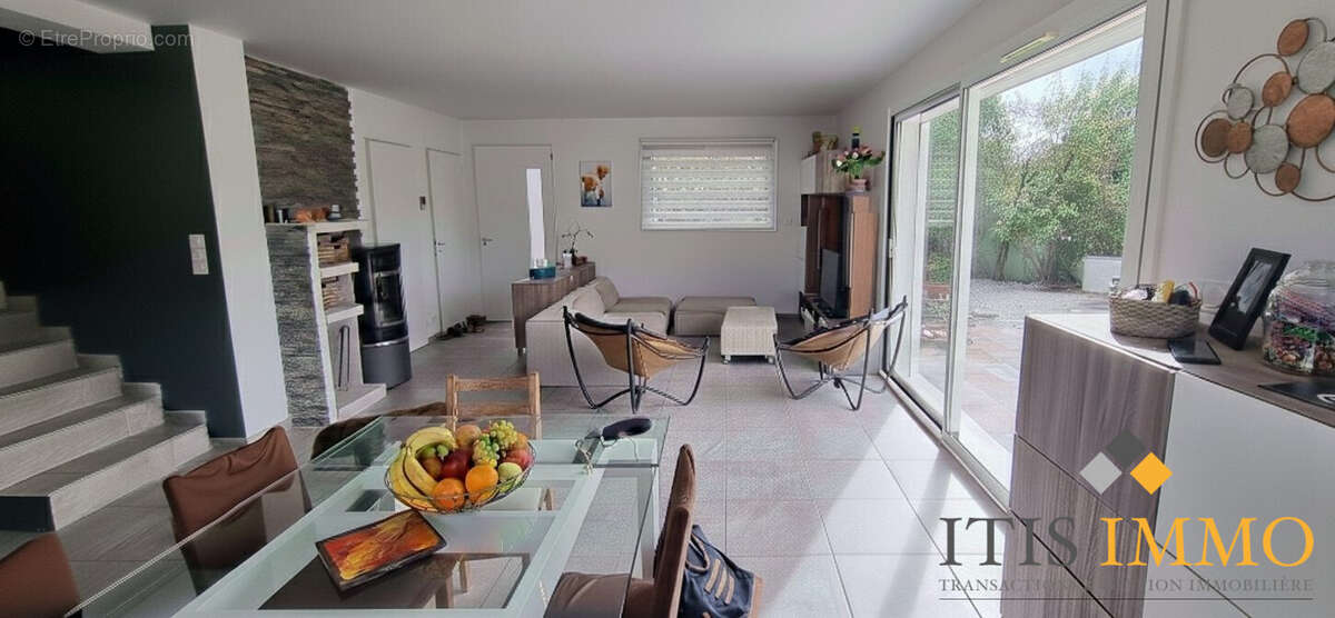 Maison à COMBAILLAUX