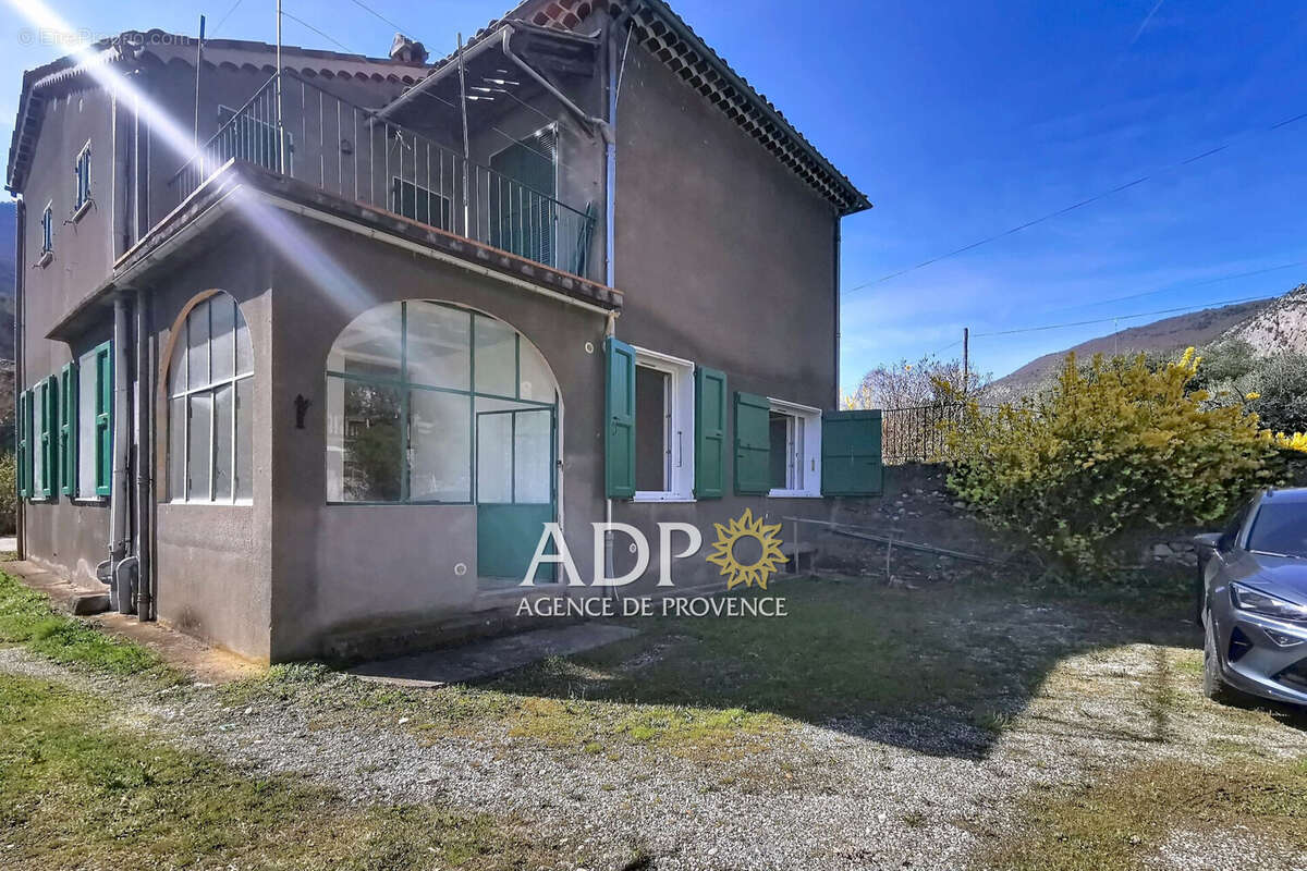 Appartement à ENTREVAUX