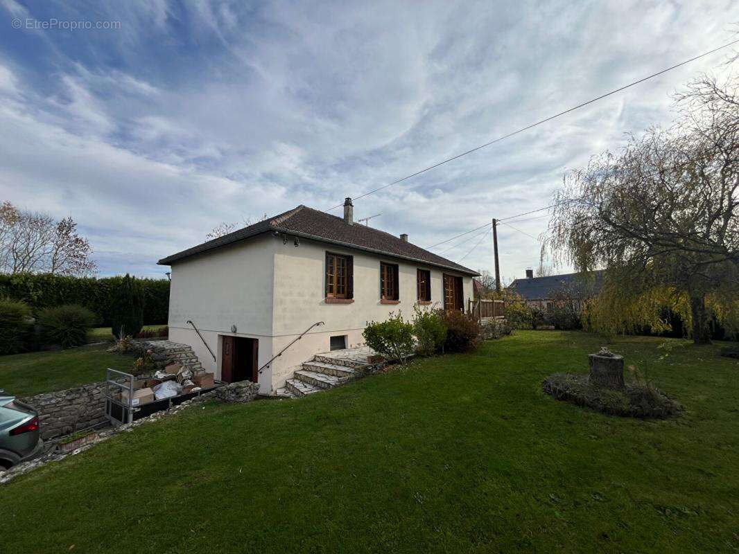 Maison à CUY-SAINT-FIACRE