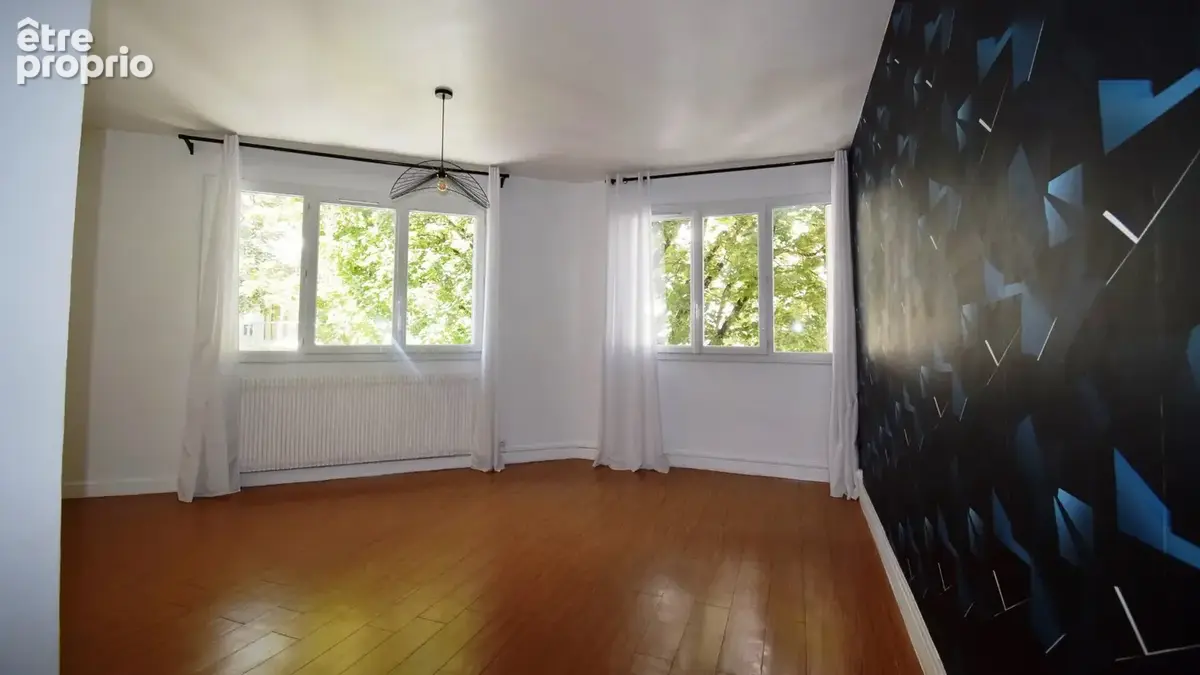 A VENDRE - Plan d'eau - Appartement 4 pièces avec garage et cave. - photo 2