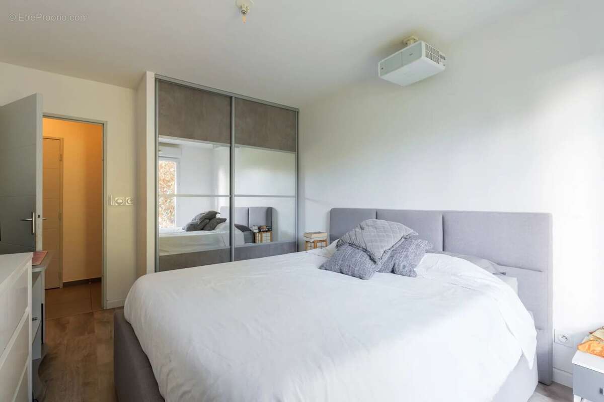 Appartement à SAINT-LAURENT-DU-VAR