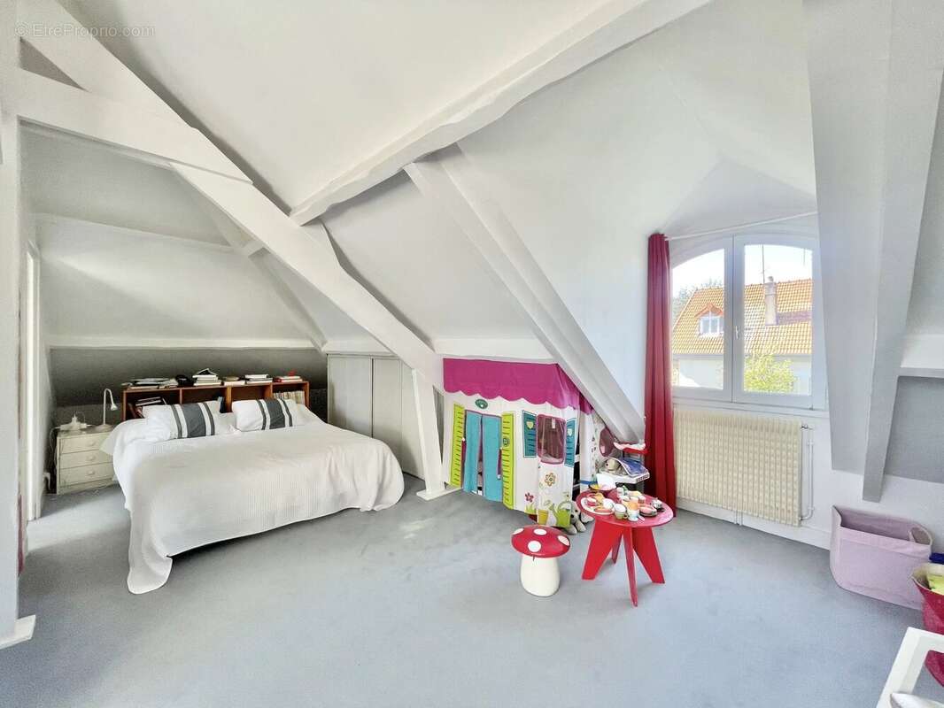 Maison à VERRIERES-LE-BUISSON