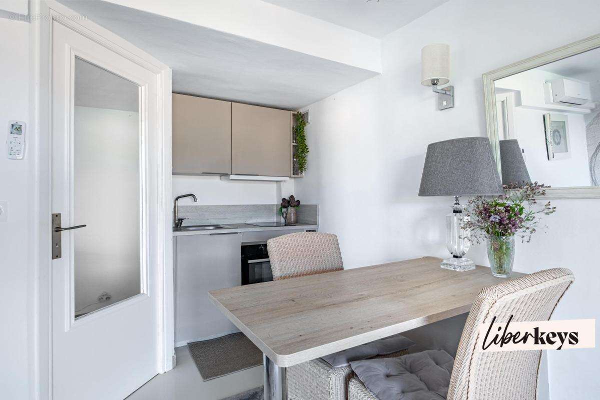 Appartement à ROQUEBRUNE-SUR-ARGENS
