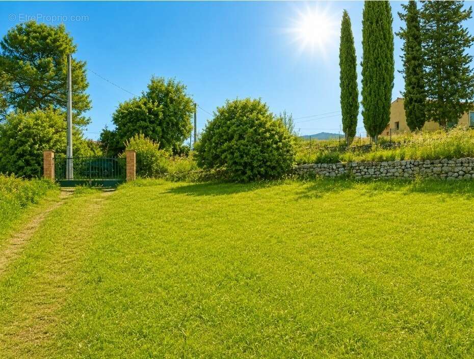 Terrain 300 m² à Lorgues  - photo 5