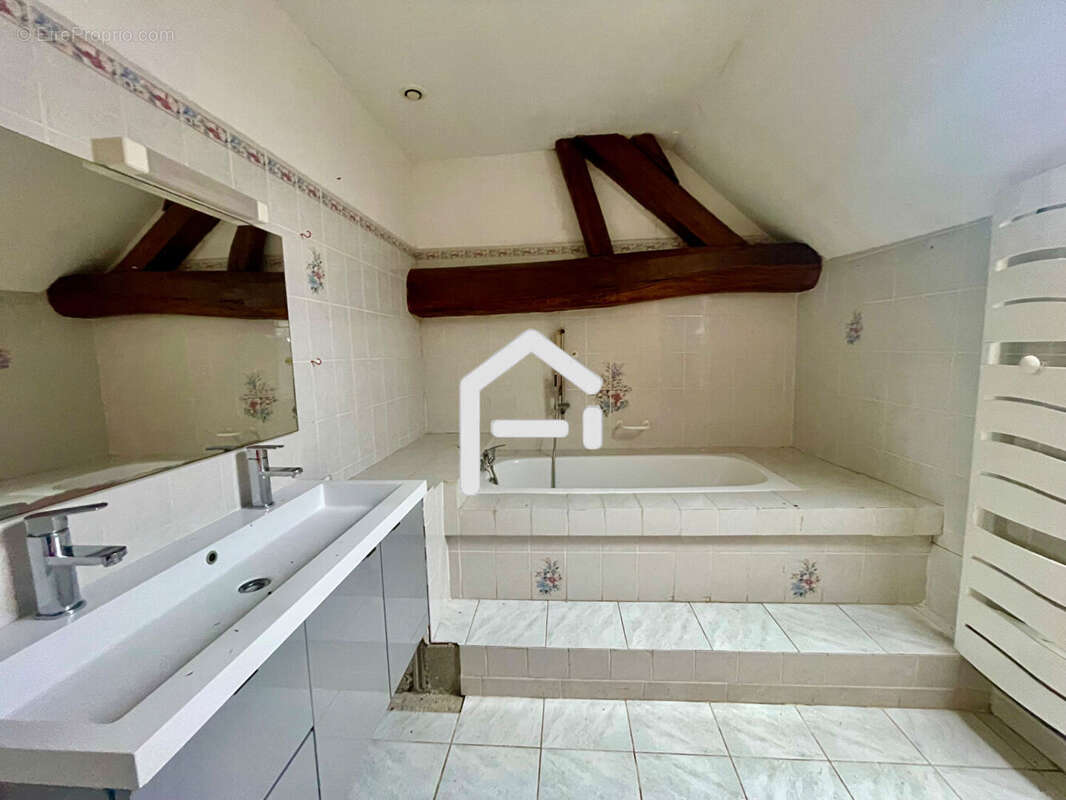 Maison à LIGNY-LE-CHATEL