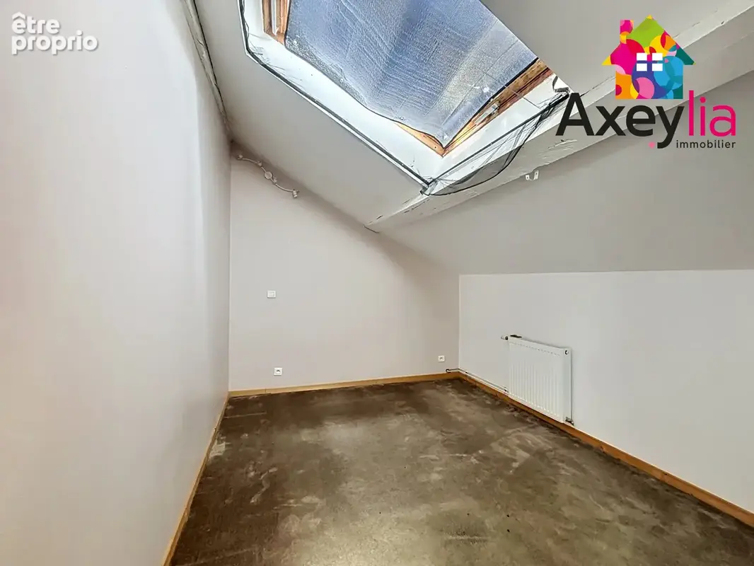 A vendre - secteur marcigny - maison avec cour et 5 chambres - photo 9
