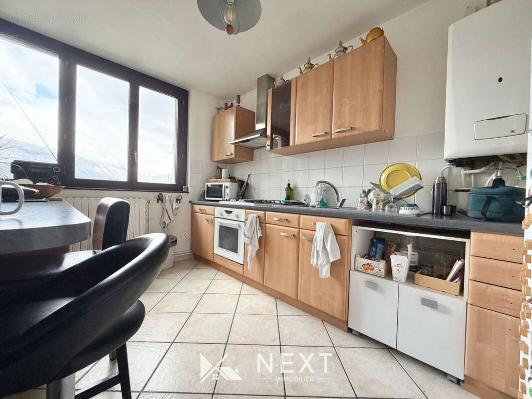 Appartement à SAINT-MARTIN-D'HERES