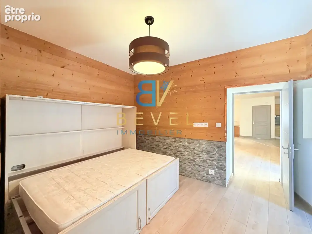 (73) Saint-Julien-Mont-Denis - Centre Village - Rare Appartement T2 bis - Grande chambre - Spacieuse terrasse - photo 13