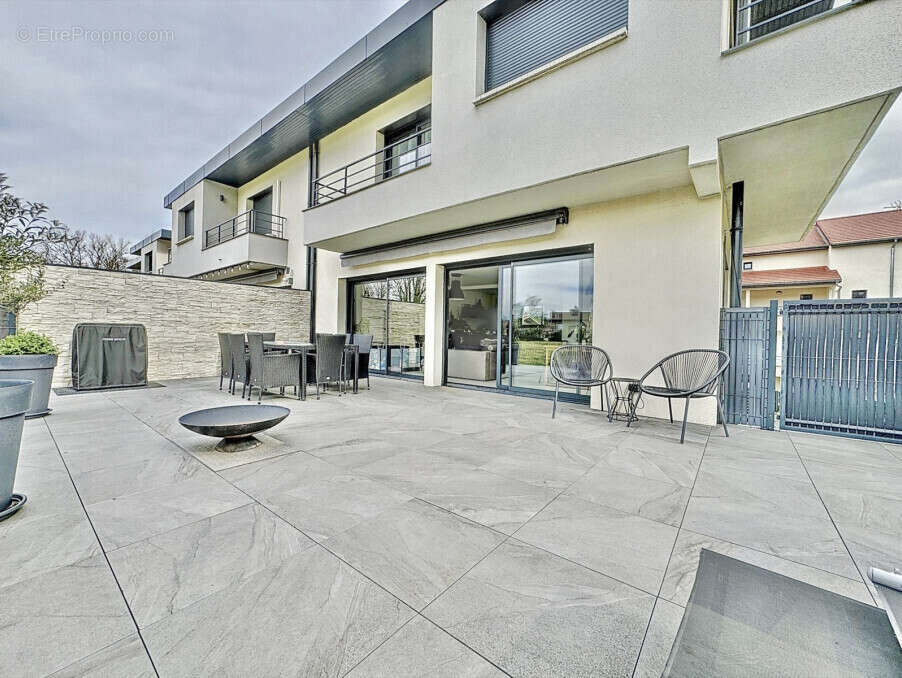 Maison à ETREMBIERES