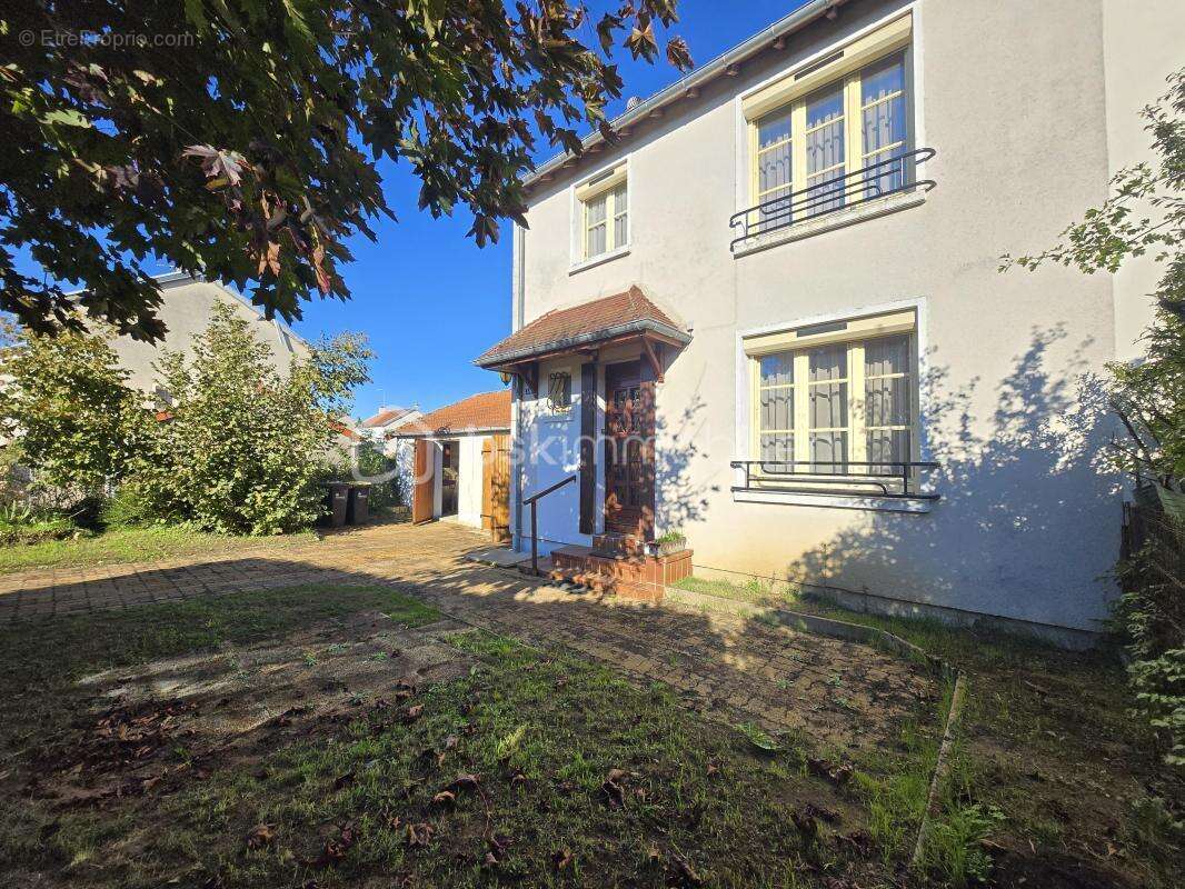 Maison à VARENNES-VAUZELLES