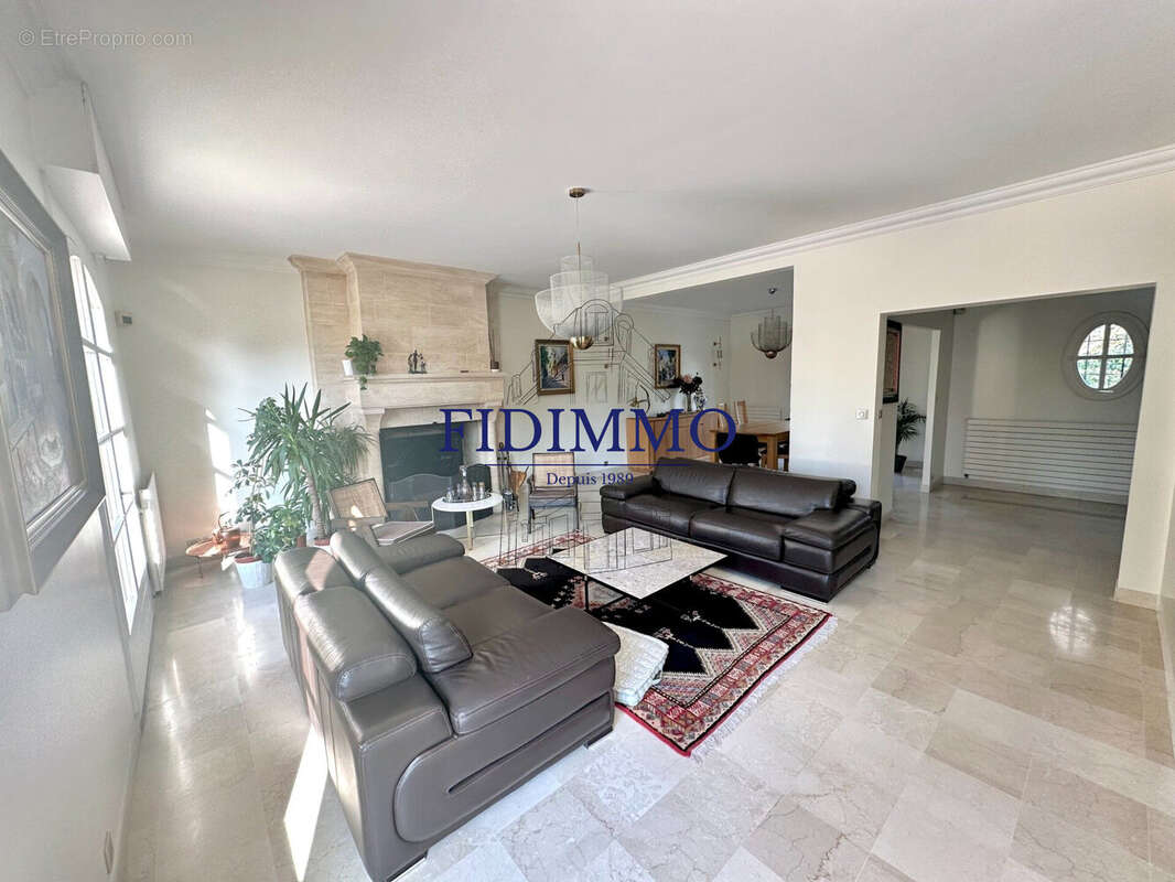 Maison à CHENNEVIERES-SUR-MARNE