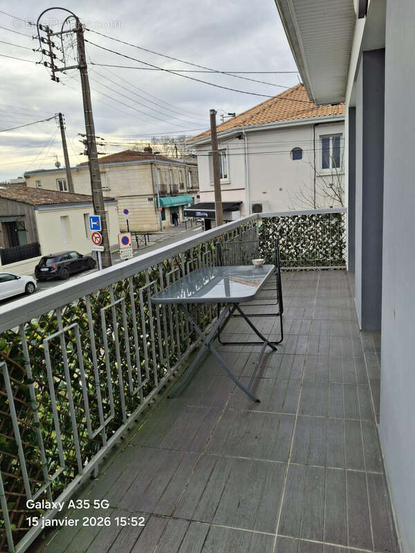 Balcon de la pièce à vivre - Appartement à MERIGNAC