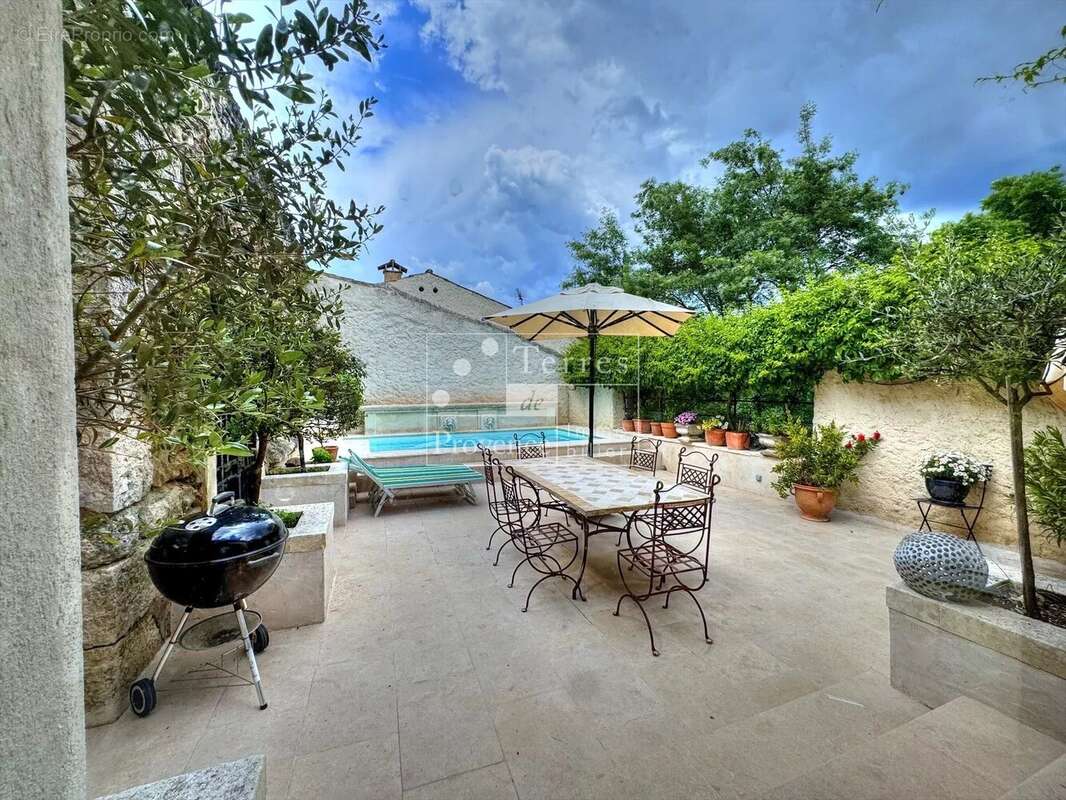 Maison à ENTRECASTEAUX