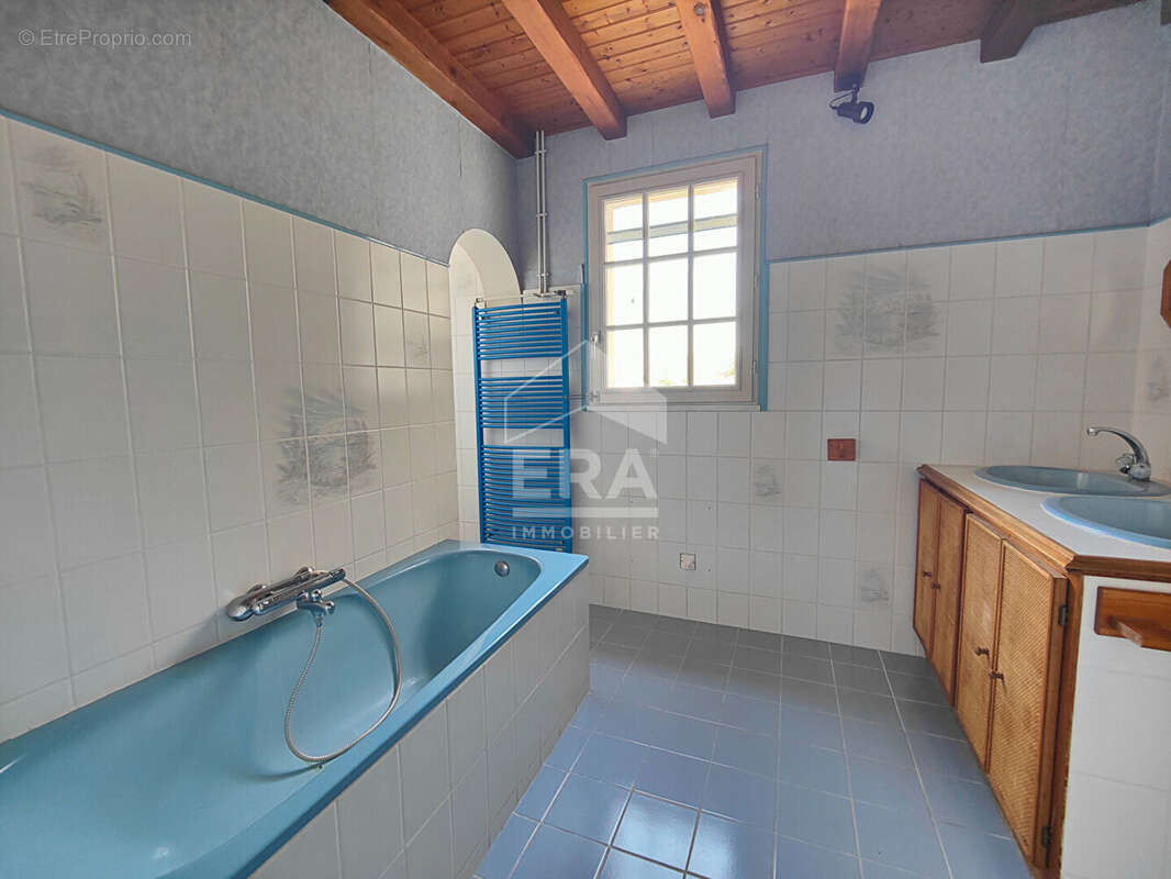Maison à GENSAC-LA-PALLUE
