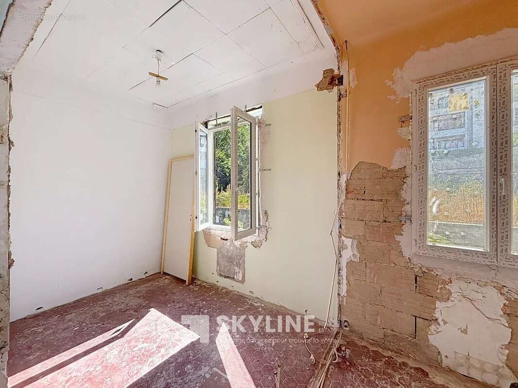 Appartement à MARSEILLE-4E