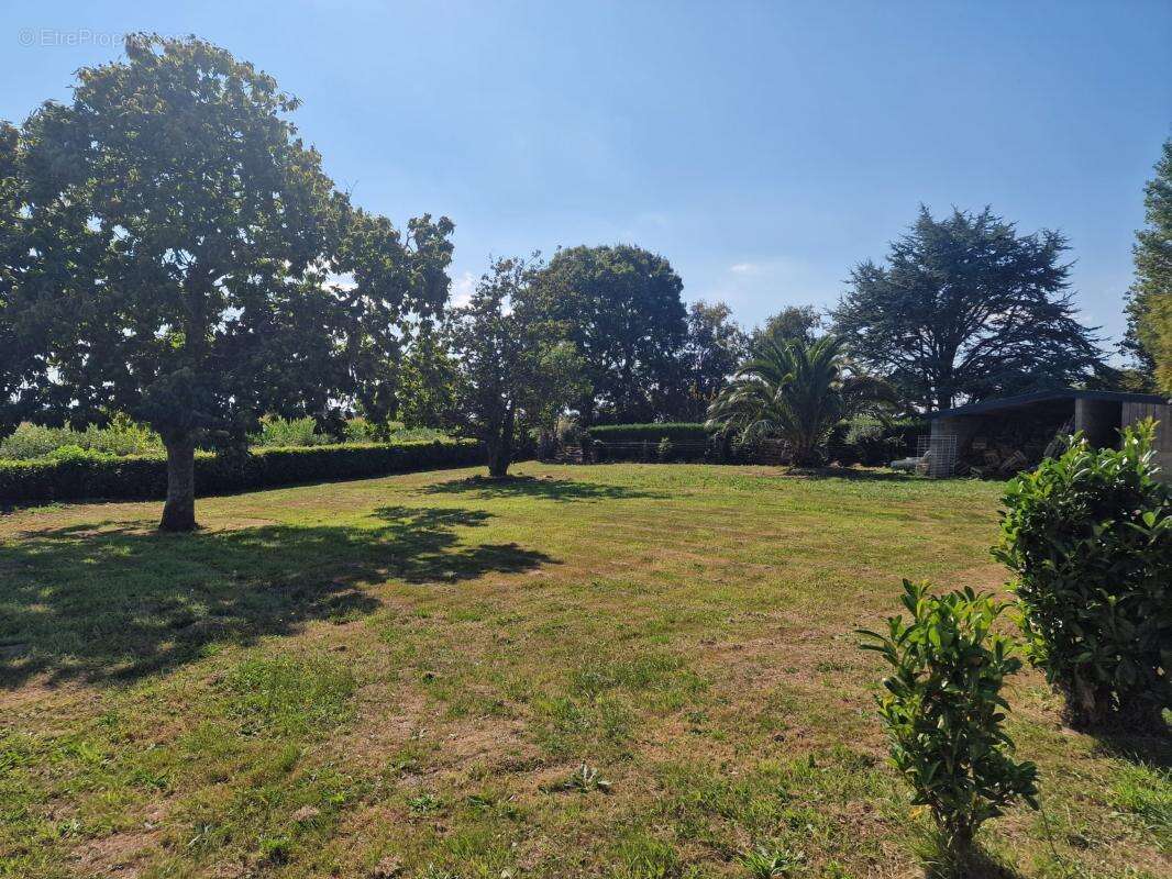 Maison à SAINT-MAURICE-EN-COTENTIN