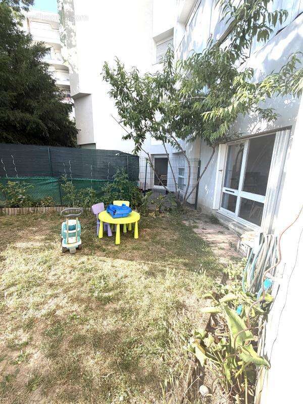 Échirolles – Bel appartement T4 de 95 m² avec jardin privatif - photo 8
