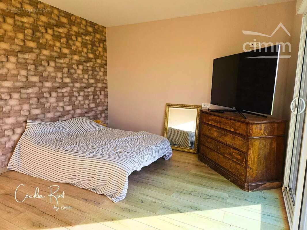 Maison à SAINT-CHRISTOLY-DE-BLAYE