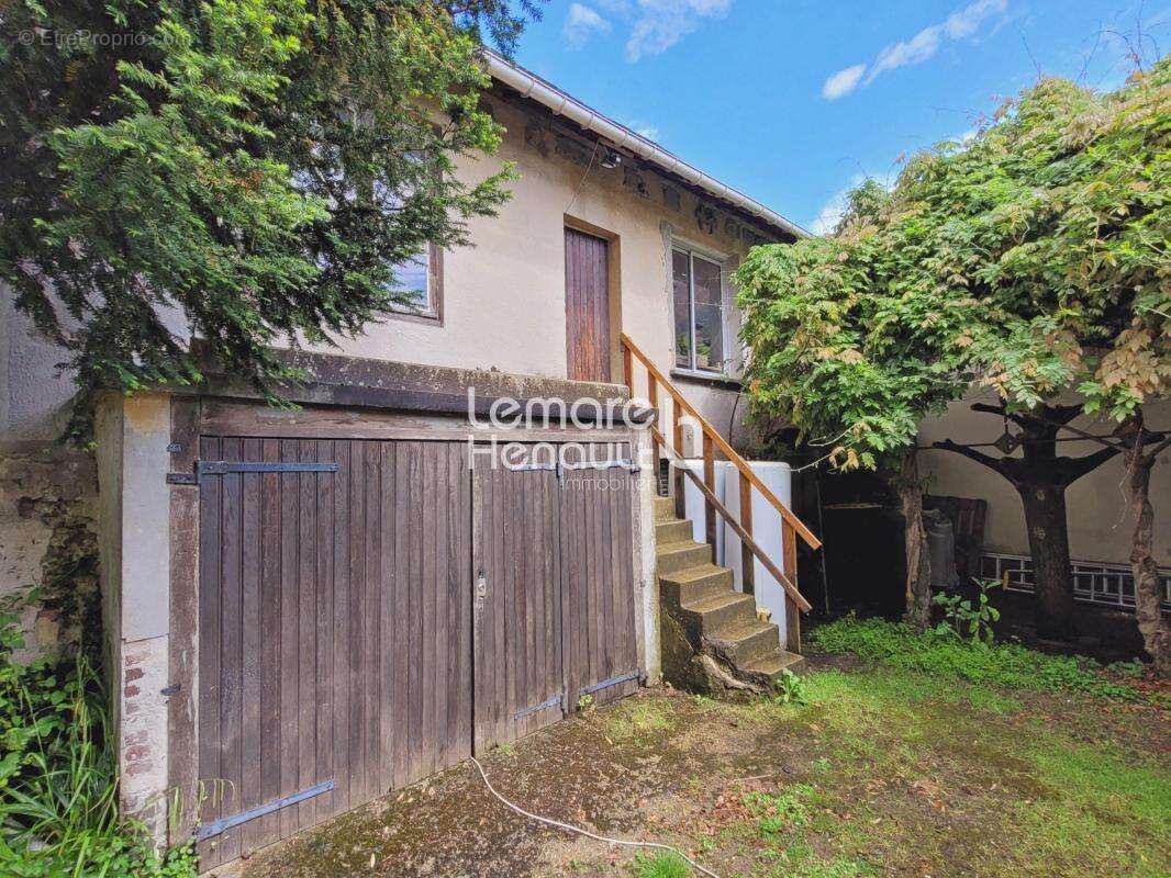 Belle maison bourgeoise 257 m² env avec jardin et garage - photo 15