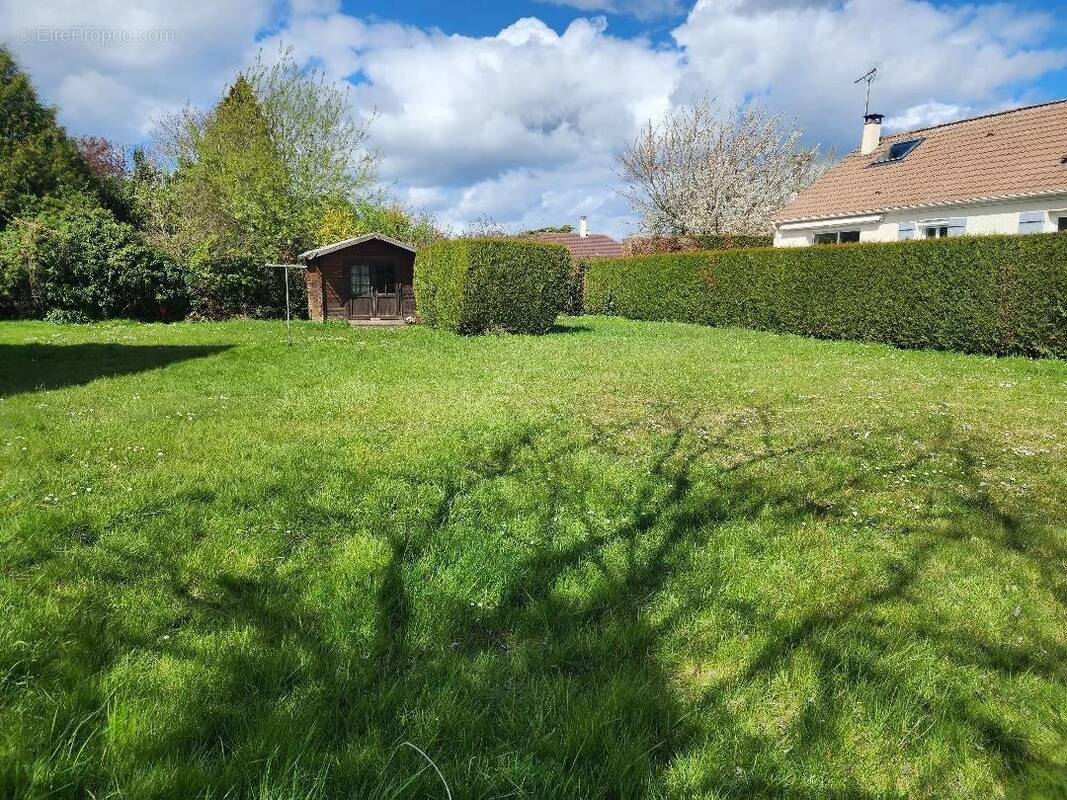 Terrain à SAINT-SEBASTIEN-DE-MORSENT