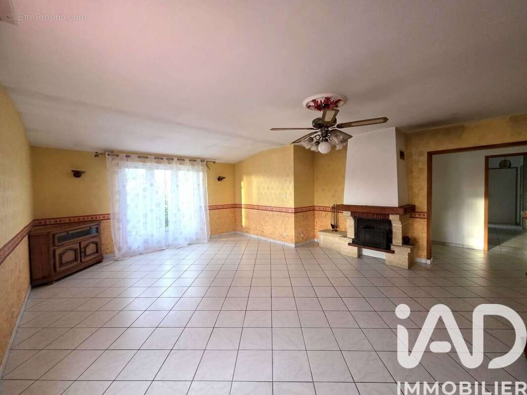 Photo 3 - Maison à SAINT-HILAIRE-DE-CHALEONS