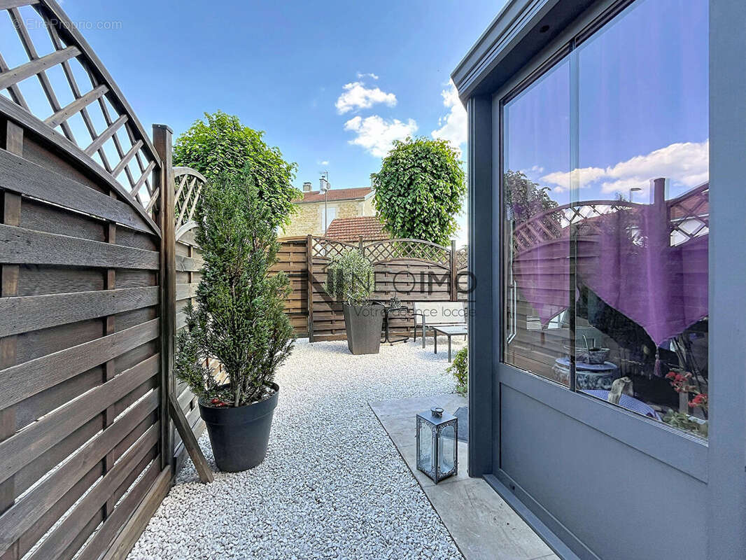 Appartement à BOURG-SAINTE-MARIE