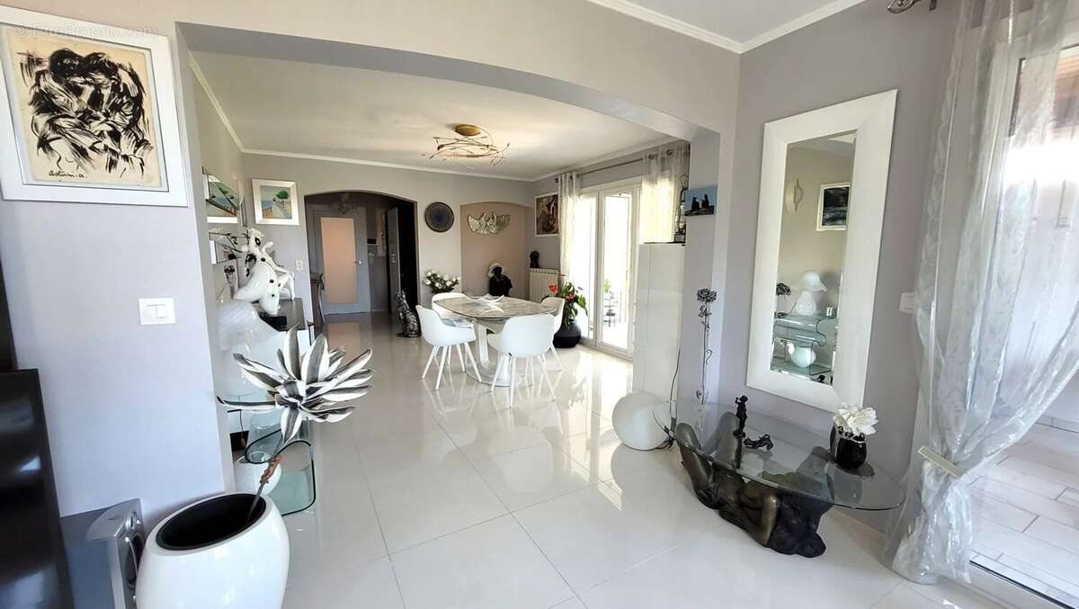 Maison à MANDELIEU-LA-NAPOULE