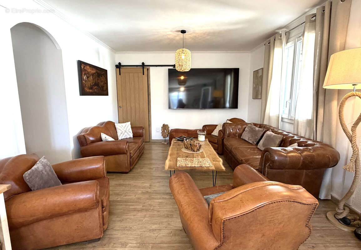 Vente villa Plain Pied entièrement rénovée + dépendance avec piscine et jacuzzi 66250 Saint Laurent de la Sala - photo 4