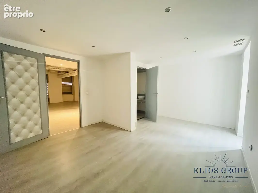 Commerce 70 m² à Saint-Zacharie  - photo 4