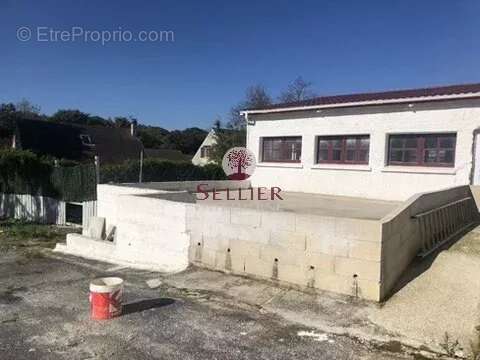 Commerce à EMERAINVILLE