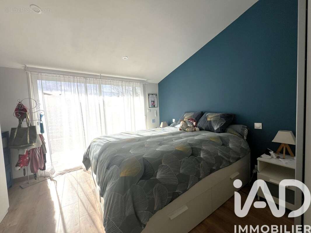 Maison 165 m² à Saint-Pierre-Du-Mont  - photo 8