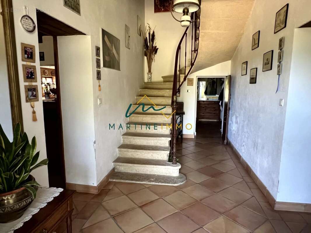 A vendre maison pierre de 240m2 - photo 2