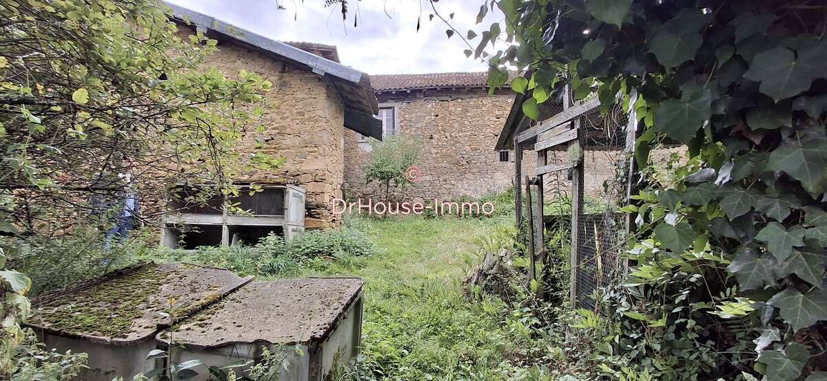 Maison à CHAMPAGNAC-LA-RIVIERE