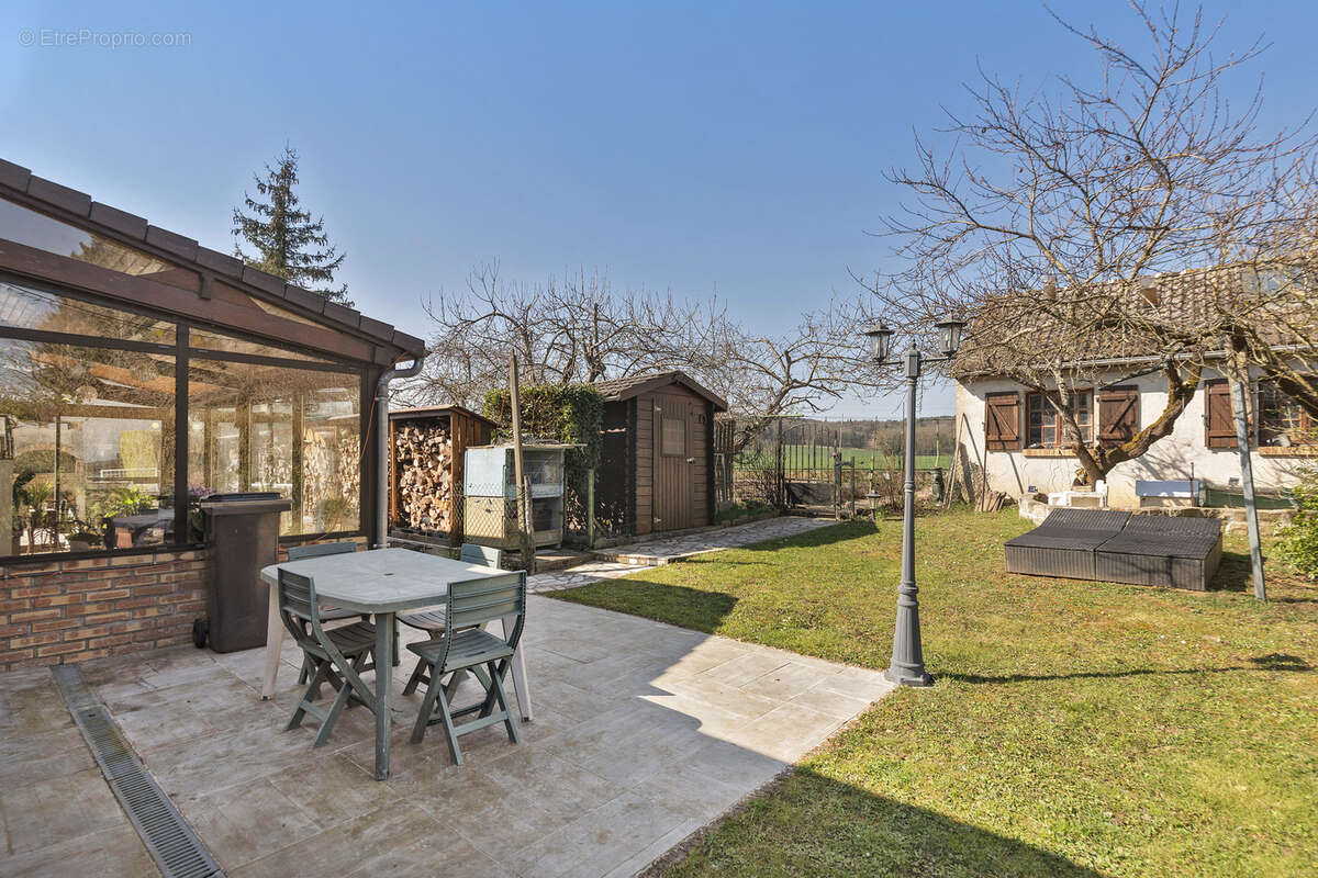 Maison à D&#039;HUISON-LONGUEVILLE