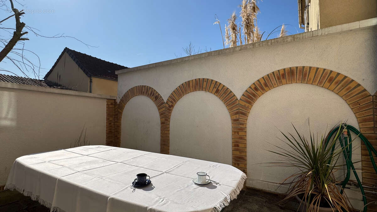 Maison à CHANTELOUP-LES-VIGNES