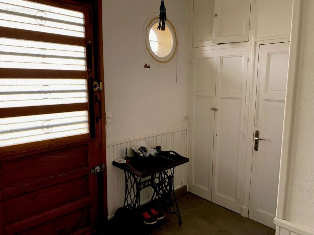 sas entrée1 étage - Maison à AUCH