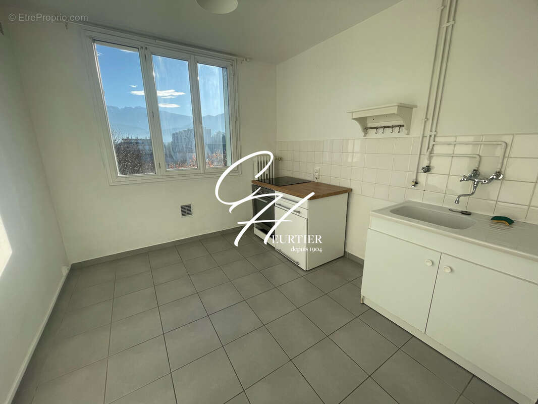 Appartement à SAINT-MARTIN-D'HERES