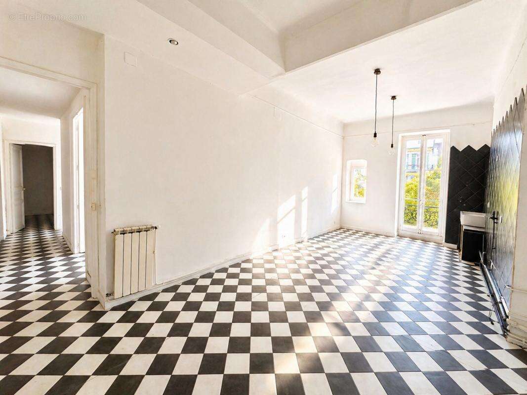 Appartement à MARSEILLE-1E