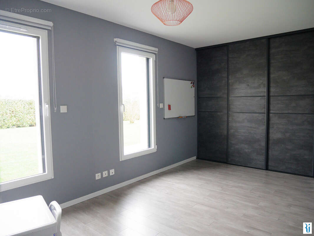 Maison à SAINT-PIERRE-DE-VARENGEVILLE