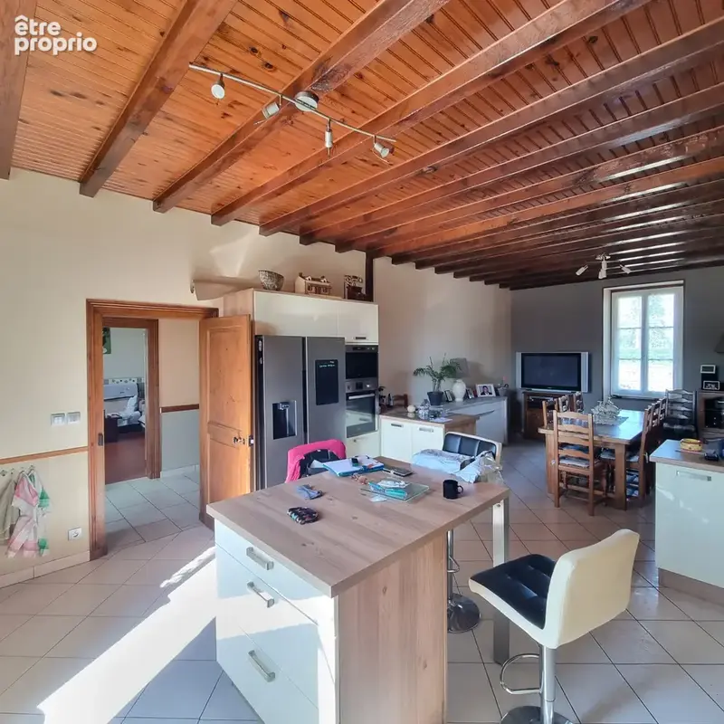 maison de 163 m2 habitables avec beau terrain et dépendances ! - photo 5