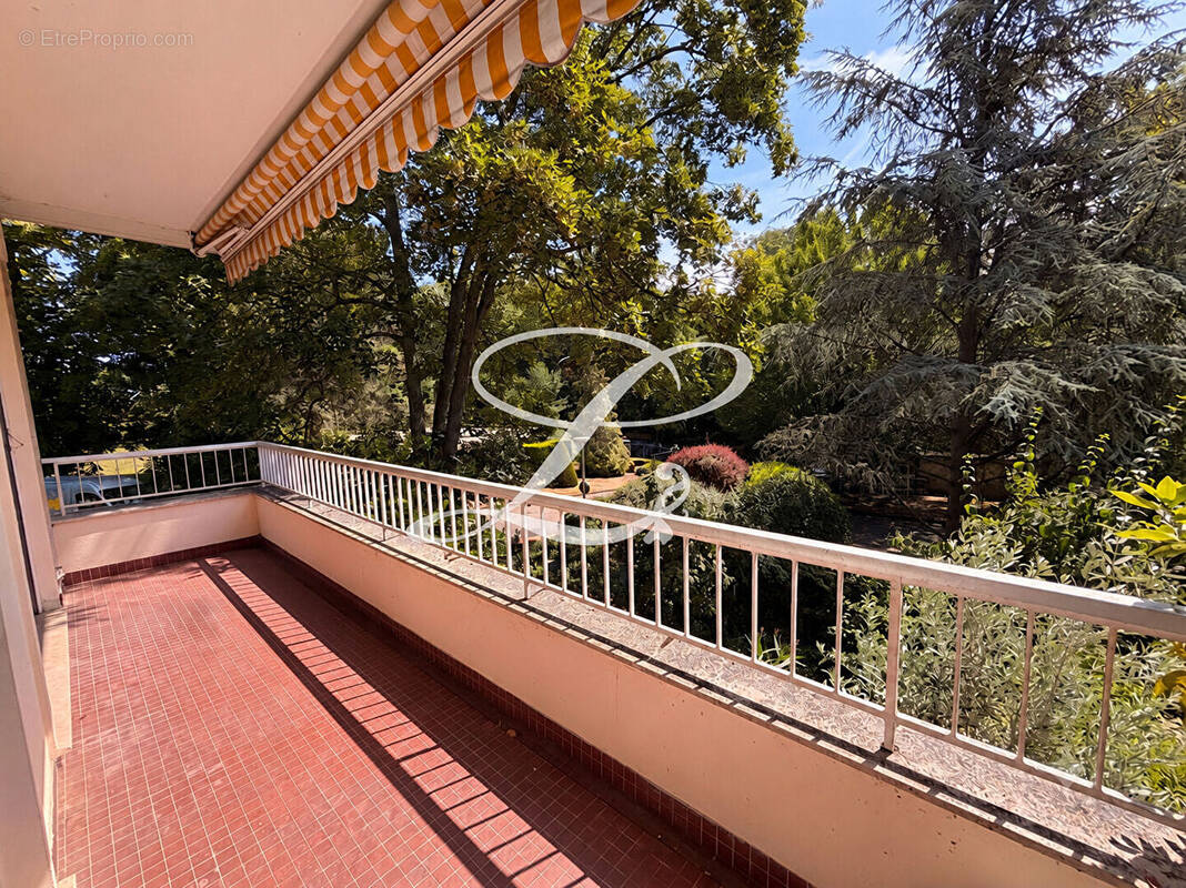 Appartement à LE MESNIL-LE-ROI