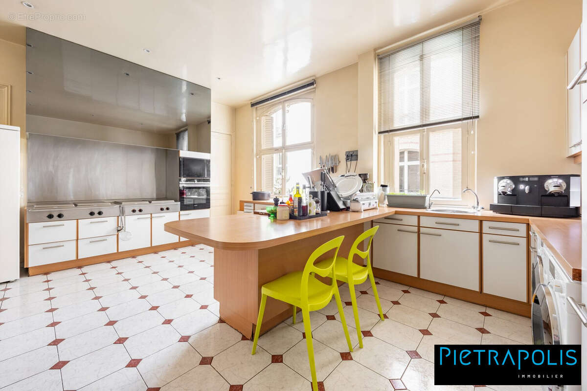 Appartement à PARIS-17E