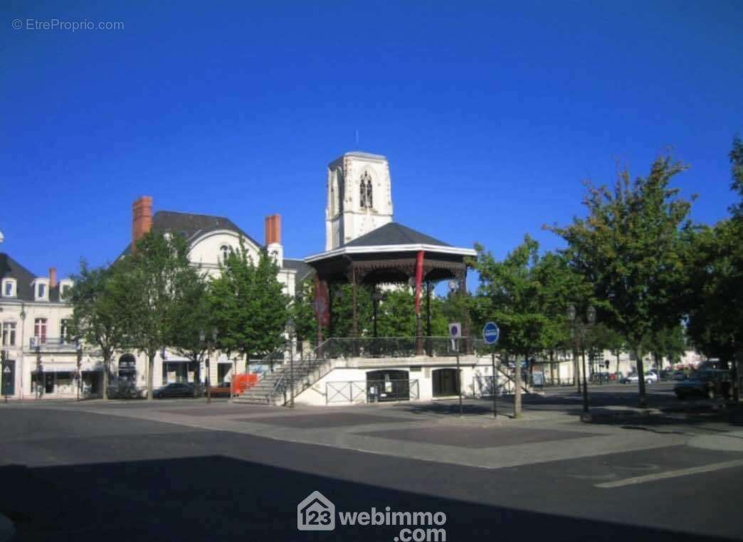 A proximité immédiate des bus et de toutes les commodités. - Appartement à CHATELLERAULT